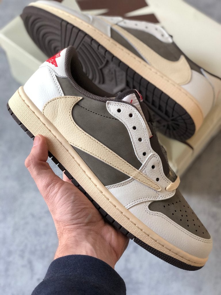 Travis Scott Air Jordan Nike Rverse Mocha, Ophalen of Verzenden, Nieuw, Bruin