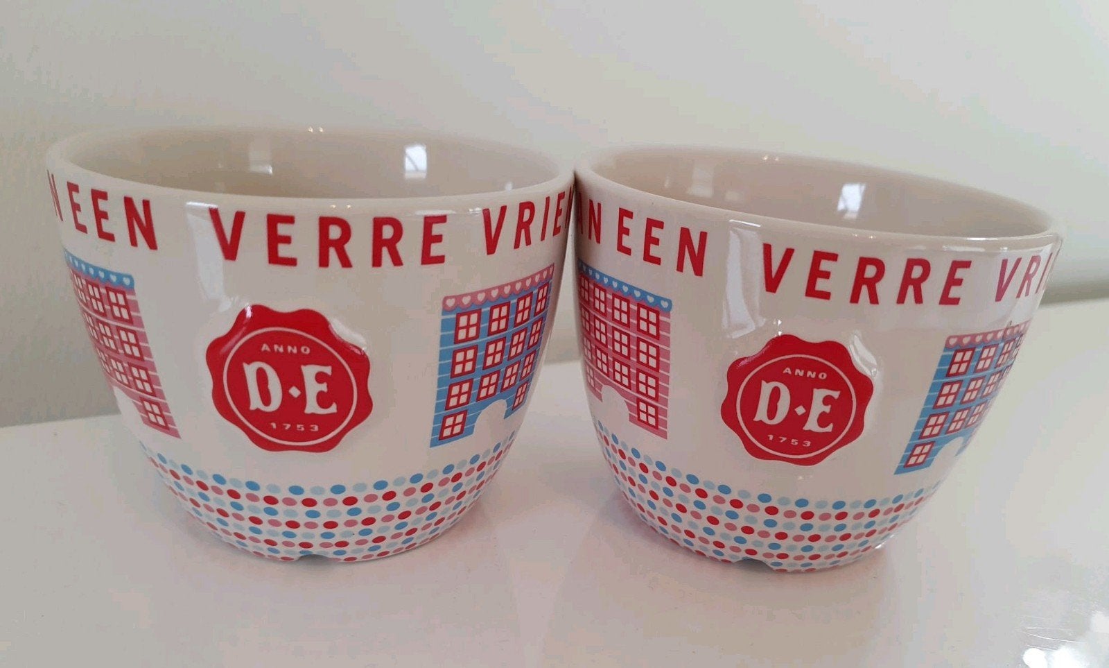 2x DE Buren mokjes zonder oren Goede buur, Huis en Inrichting, Keuken | Servies, Ophalen of Verzenden, Overige stijlen, Kop(pen) en/of Schotel(s)