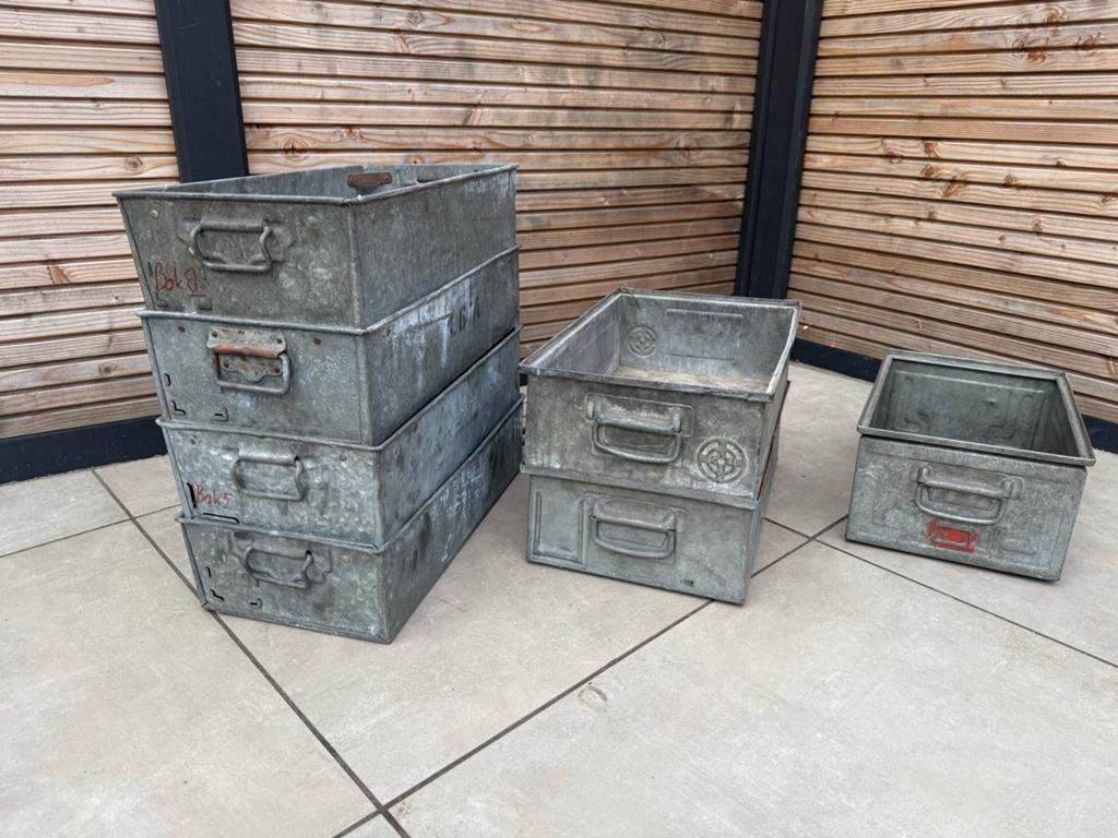 7 fraaie stalen bakken, Ophalen, Gebruikt, 50 tot 75 cm, Minder dan 50 cm