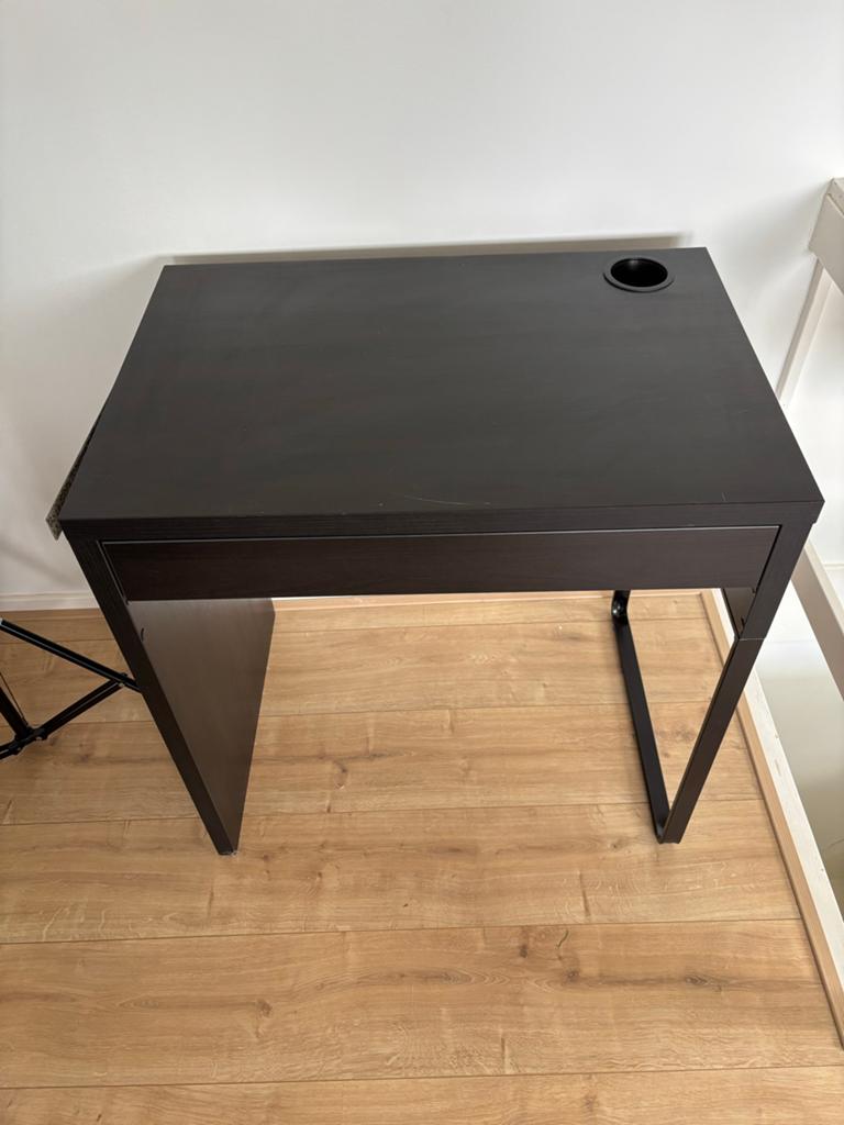 IKEA Micke bureau met lade - kleine beschadigingen, Huis en Inrichting, Bureaus, Ophalen, Zwart, Gebruikt, Met lades