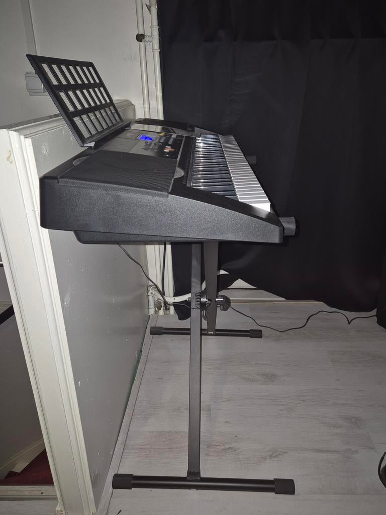 Keyboard 61 toetsen Max Music KB3 + standaard en bladmuziek, Muziek en Instrumenten, Keyboards, Zo goed als nieuw, 61 toetsen