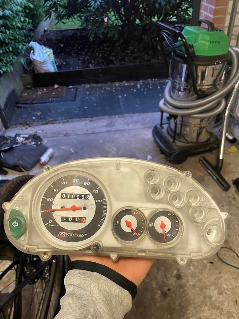 Teller voor gilera runner sp pro orgineel, Fietsen en Brommers, Ophalen of Verzenden, Zo goed als nieuw, Benzine, Overige modellen