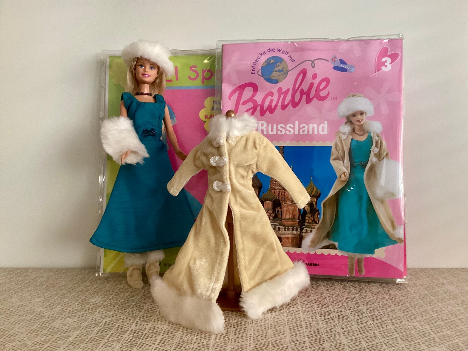 Barbie travels Rusland. Duitstalig, Verzamelen, Ophalen of Verzenden, Nieuw, Pop
