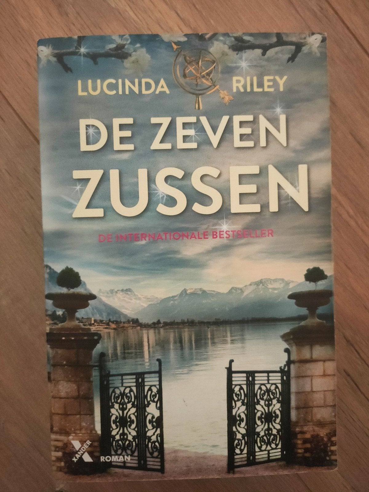 De Zeven Zussen - Lucinda Riley (Roman), Boeken, Ophalen of Verzenden, Gelezen, Lucinda Riley, Nederland