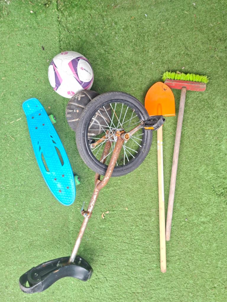 Buitenspeelgoed! met eenwieler, ballen en nerf-pistolen, Ophalen, Jongen of Meisje