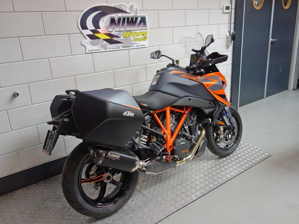 KTM 1290 Super Duke GT, 2 cilinders, KTM, Motorrijbewijs A, Bedrijf