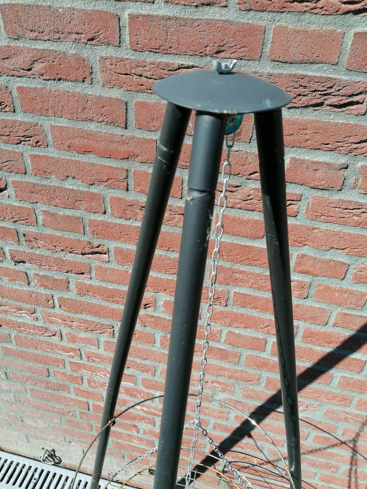 BBQ driepoot, Ophalen