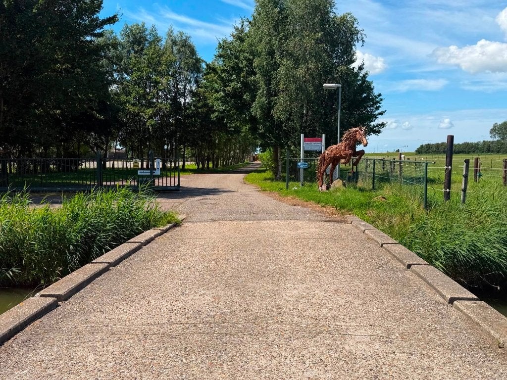 Luxe prive stal  beschikbaar, Dieren en Toebehoren, Stalling en Weidegang, Weidegang, 4 paarden of pony's of meer