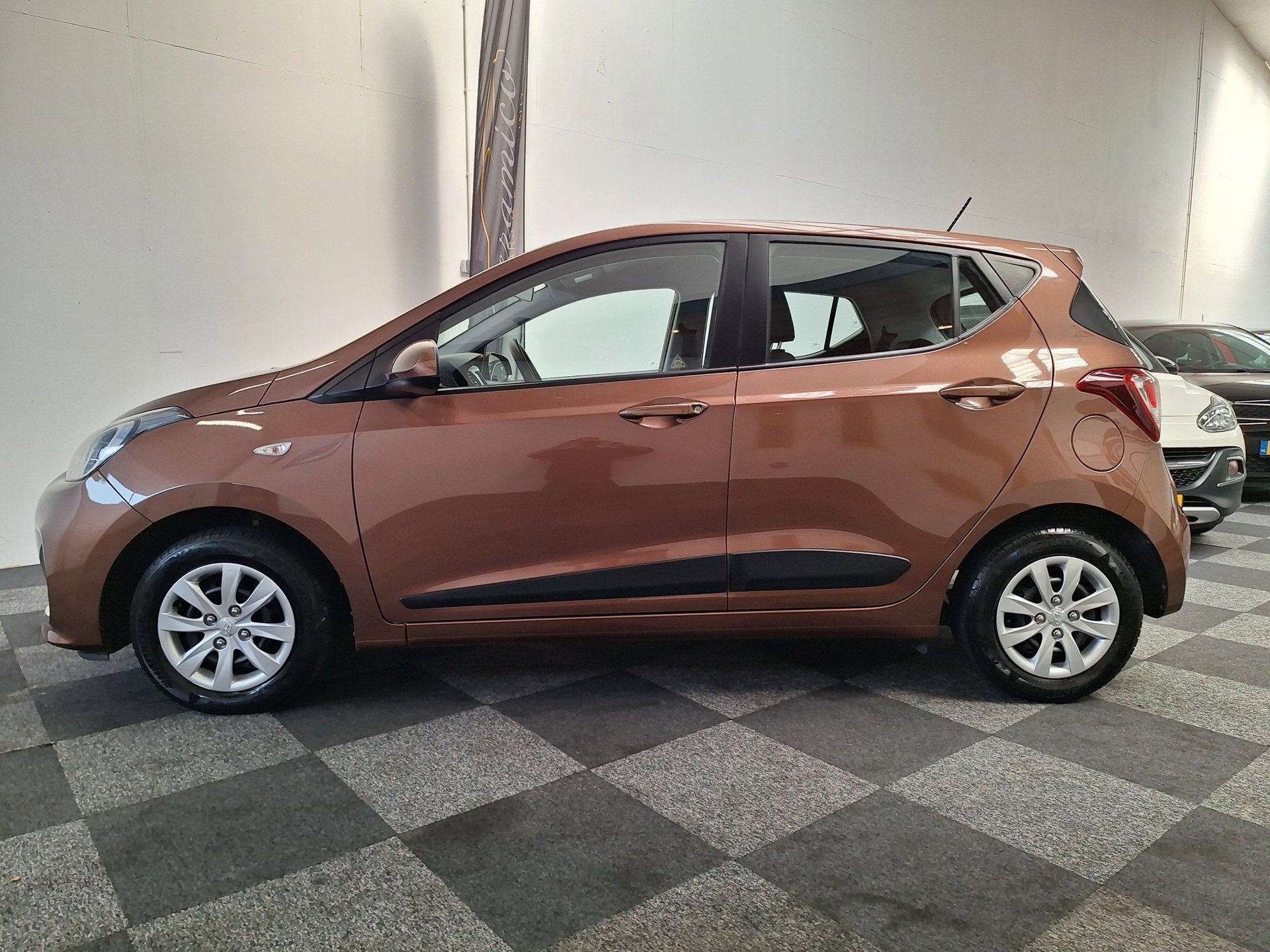 Foto 2 van Hyundai I10 Comfort Line. Navi. 1e eig. Trekhaak. 27.000 km