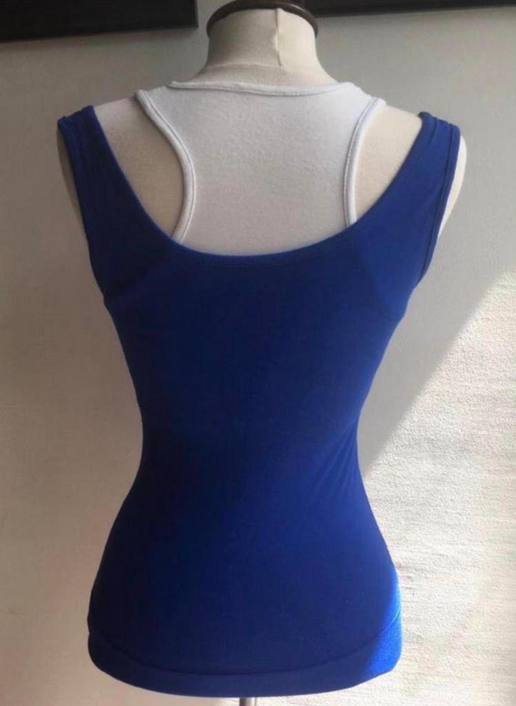 Mooie blauwe mouwloze top met witte racerback, Kleding | Dames, Tops, Blauw, Ophalen of Verzenden, Zo goed als nieuw, Maat 36 (S)