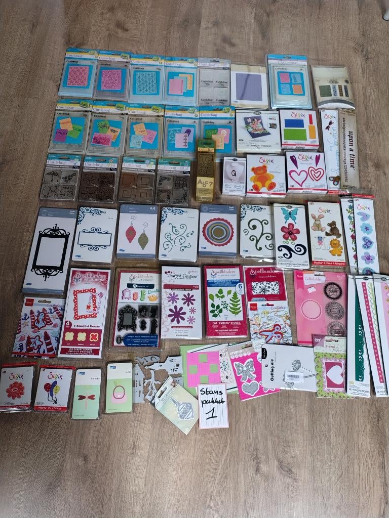 Hobby stans en embossing pakket 1, 56 mallen, Hobby en Vrije tijd, Kaarten | Zelf maken, Nieuw, Pons of Mal, Overige thema's, Ophalen of Verzenden