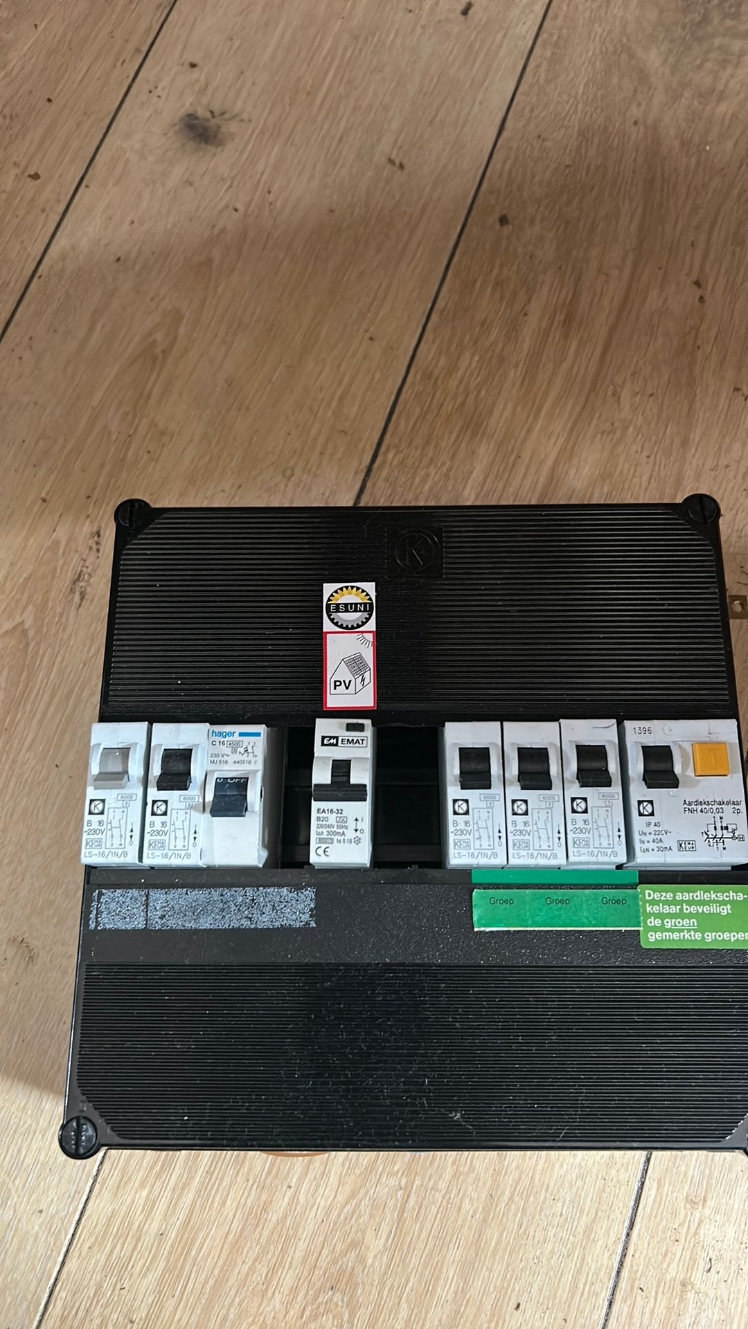 Gebruikte kleine meterkast, Doe-het-zelf en Verbouw, Elektra en Kabels, Ophalen of Verzenden, Zo goed als nieuw, Overige typen