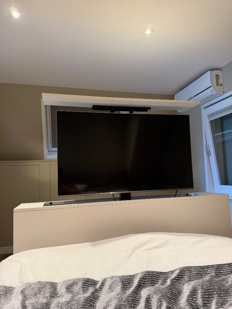 Automatisch tv-meubel met elektrische lift + 49 inch tv, Huis en Inrichting, Kasten | Televisiemeubels, Ophalen, Zo goed als nieuw