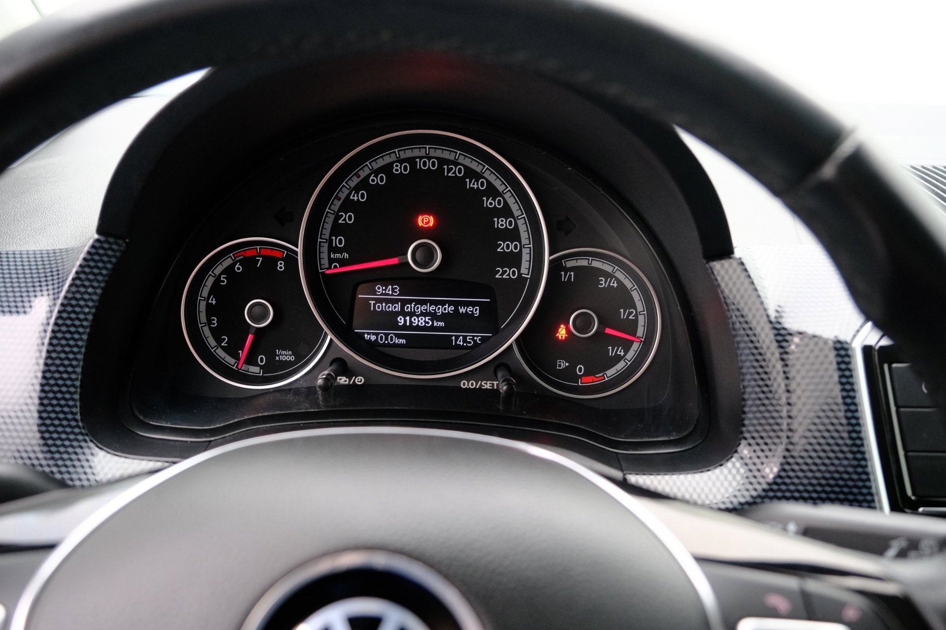 Foto 8 van Volkswagen Up! 1.0 R-Line 5-drs Airco|17" LMV|Zwart dak|PDC