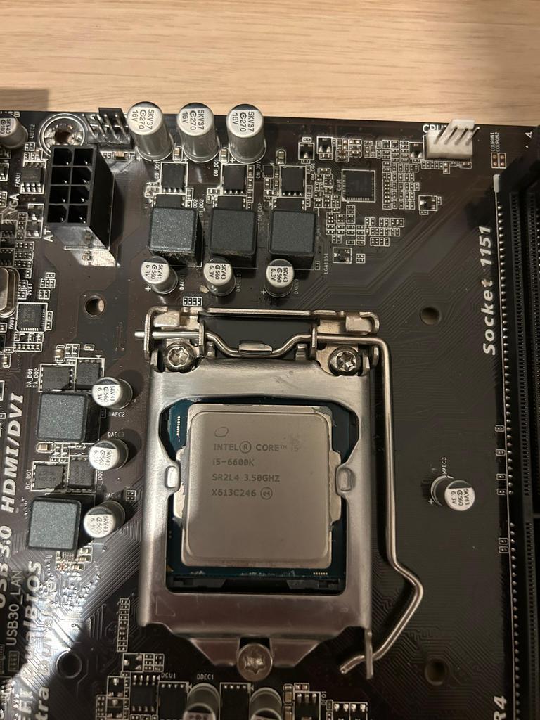 Gigabyte GA-B150M-DS3H + i5 6600K, Computers en Software, Moederborden, Ophalen of Verzenden, Zo goed als nieuw, DDR4