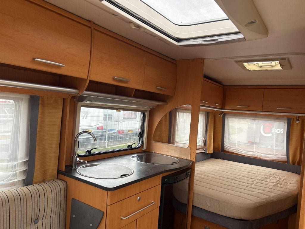 Eriba 465 Living Pulse 2009 RONDZIT FRANS BED VOORTENT, Rondzit, Bedrijf, Info@hymer.com, Holzstraße 19, D-88339 Bad Waldsee, Duitsland