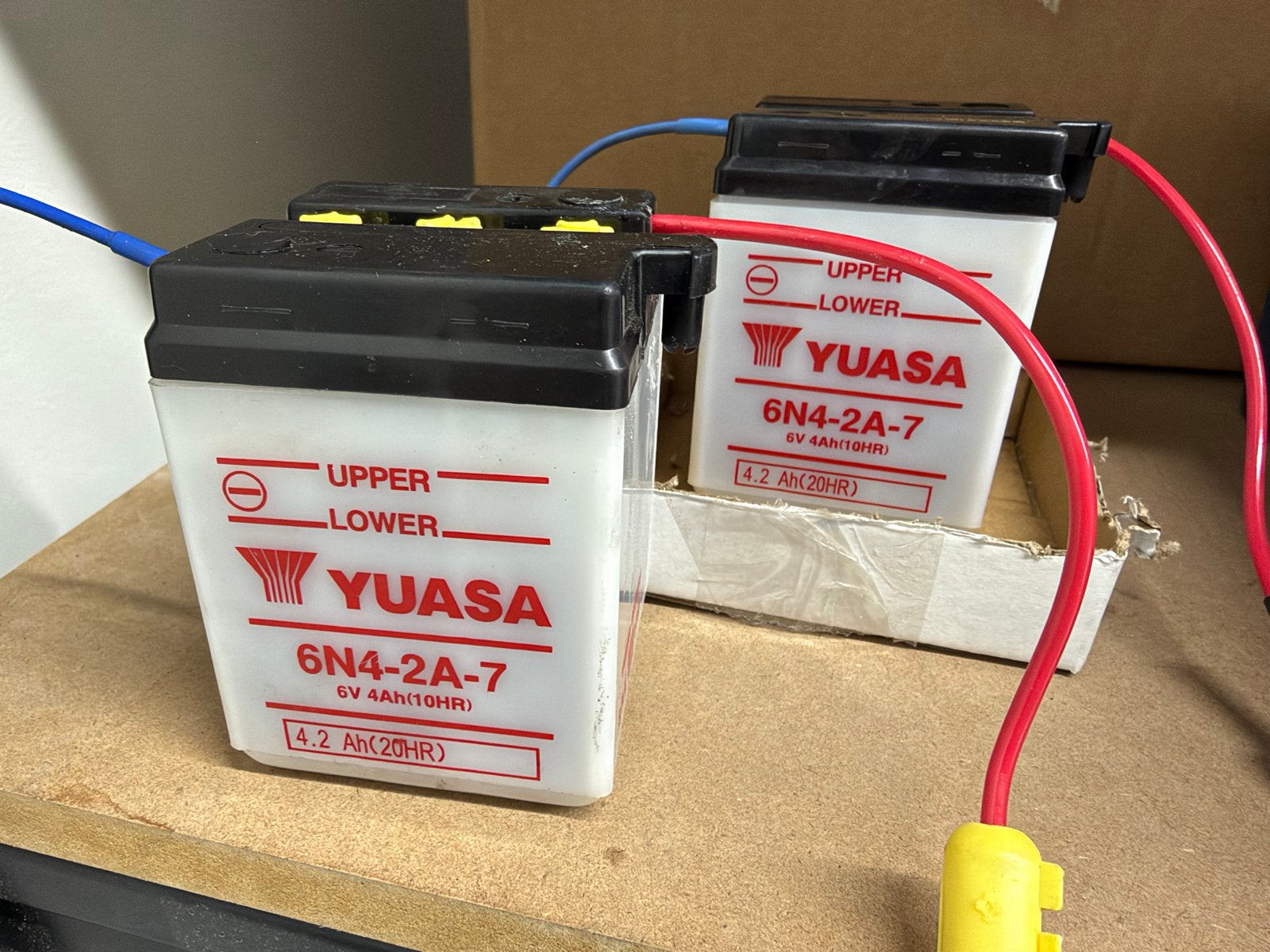Yuasa 6N4-2A-7 accu 6V 4Ah (2 stuks), Ophalen, Gebruikt