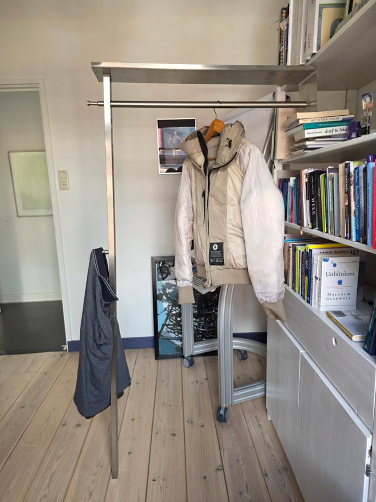 Moderne RVS Staande Kapstok met Plank, Huis en Inrichting, Gebruikt, Ophalen of Verzenden, Metaal, Staande kapstok