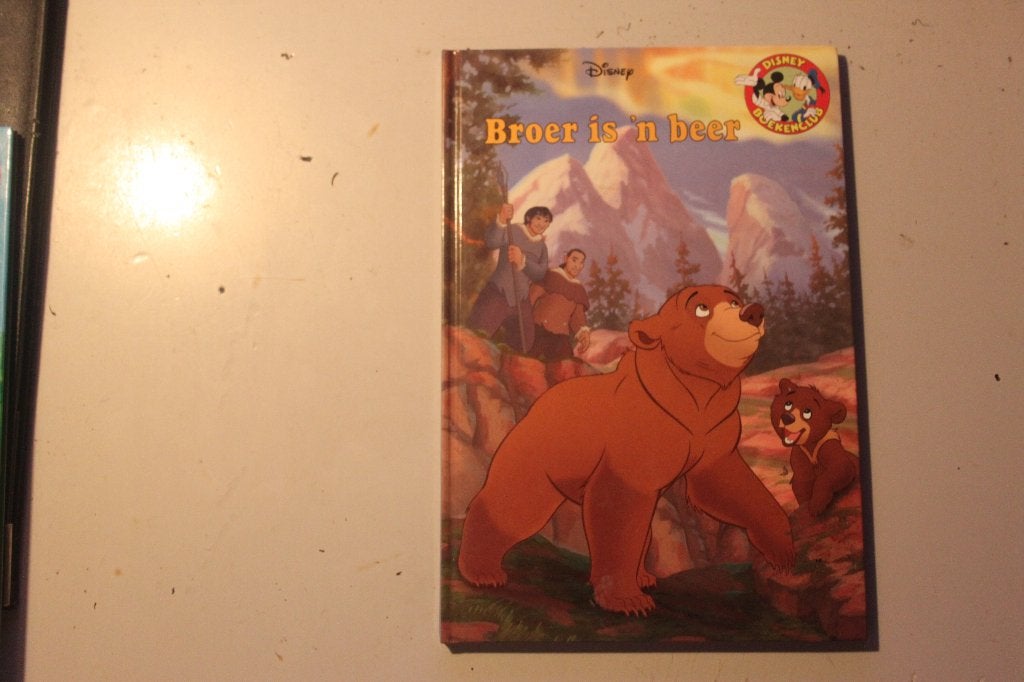 502e - boek - disney - broer is n beer, Ophalen of Verzenden, Gelezen, Fictie algemeen
