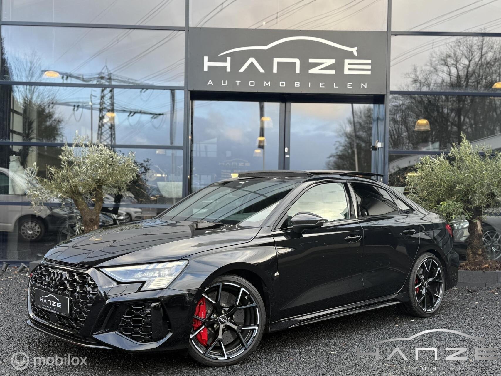 Audi RS 3 2.5 TFSI quattro|Pano|Keramisch|B&O|HUD|RS Stoelen, Auto's, Audi, Automaat, Gebruikt, Zwart, RS3