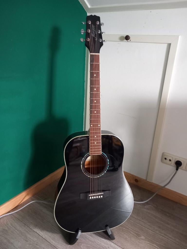Morgan gitaar, zwart. Met tas en standaard., Ophalen, Zo goed als nieuw, Klassieke of Spaanse gitaar, Met koffer
