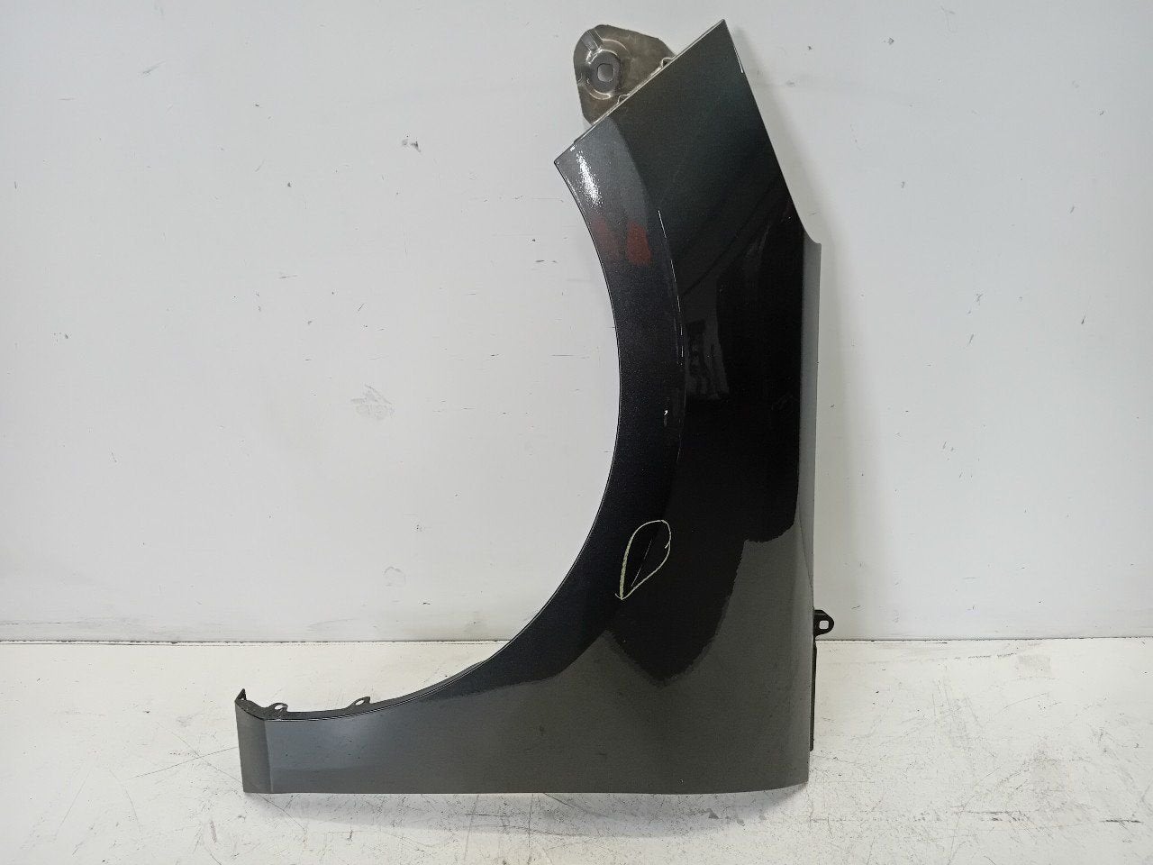 Spatbord links voor Ford Fiesta, Onderdelen@venauto.nl, Van der Ven Autorecycling B.V., Gebruikt, Ettenseweg 76, 4706 PB Roosendaal, The Netherlands