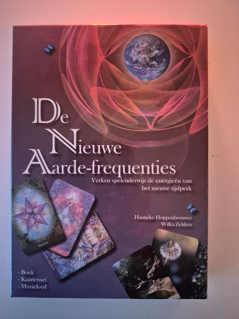 De Nieuwe Aarde-frequenties: Boek, Kaartenset & Muziek-cd, Achtergrond en Informatie, Spiritualiteit algemeen, Hanneke Hoppenbrouwer, Wilka Zelders