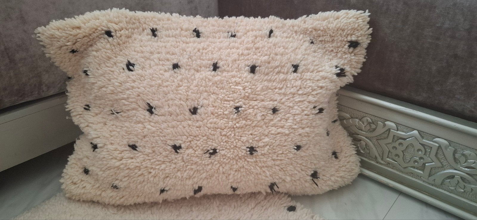 Wollen kussen met stippen, Beige, Met print, Ophalen of Verzenden, Zo goed als nieuw