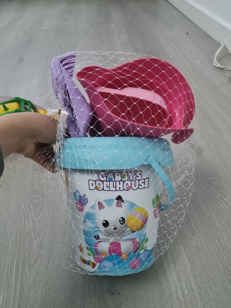 NIEUW: Gabby Dollhouse strandbakset en speelgoed tractor, Ophalen of Verzenden, Zo goed als nieuw, Overige typen