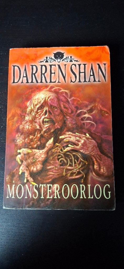 Monsteroorlog - Darren Shan, Gelezen, Ophalen of Verzenden, Darren Shan, Fictie