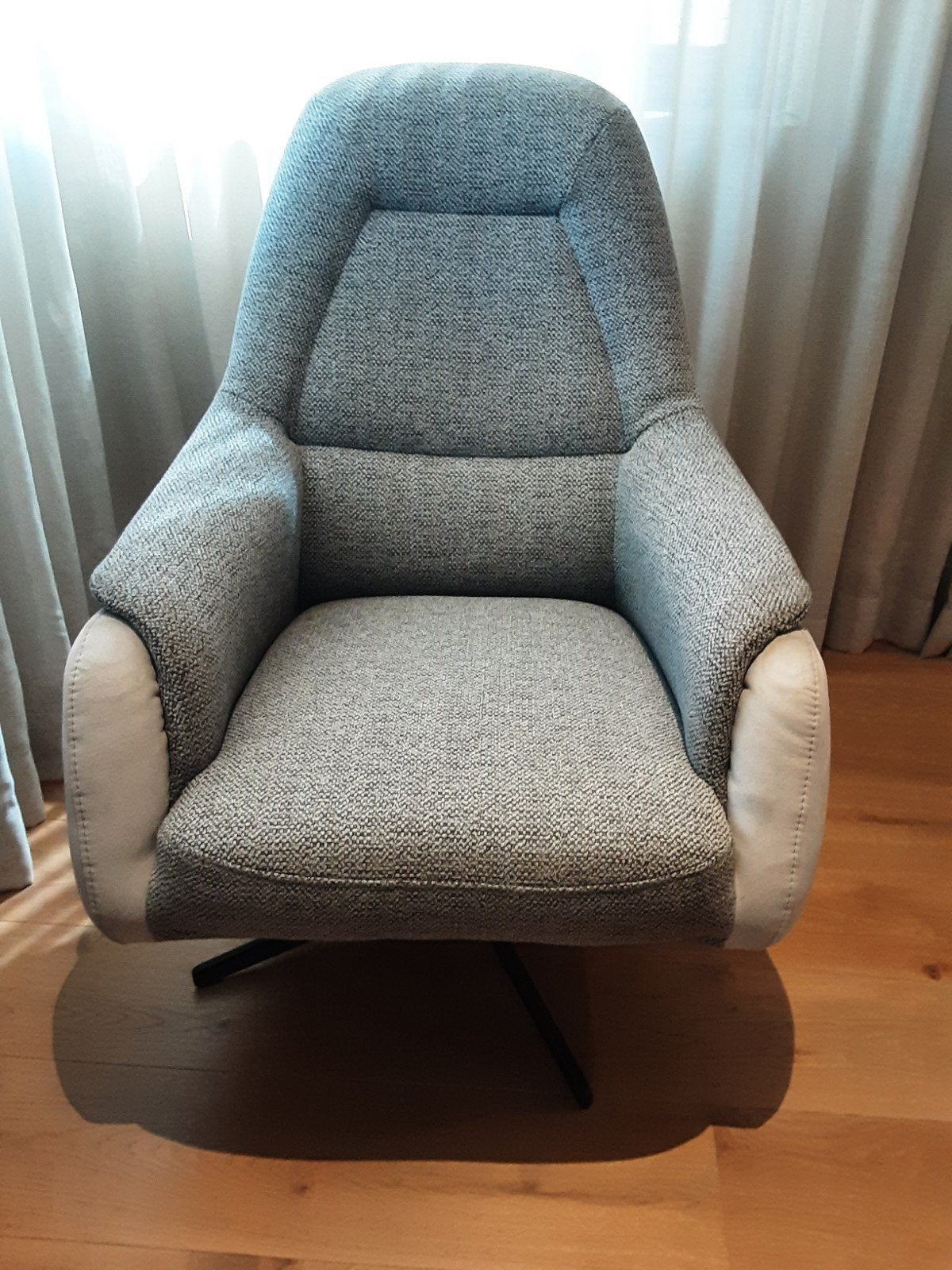 2 zo goed als nieuwe fauteuils op draaipoot, 75 tot 100 cm, Ophalen of Verzenden, Zo goed als nieuw, Stof