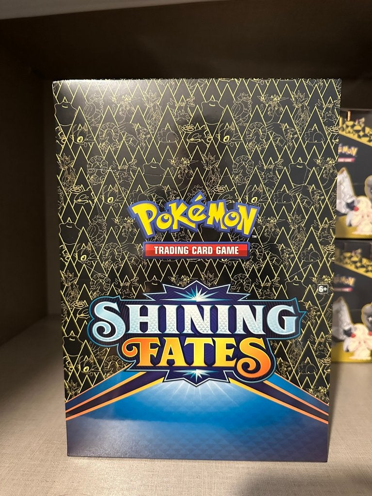 Pin Collection Box Shining Fates Sealed, Ophalen of Verzenden, Nieuw, Boosterbox
