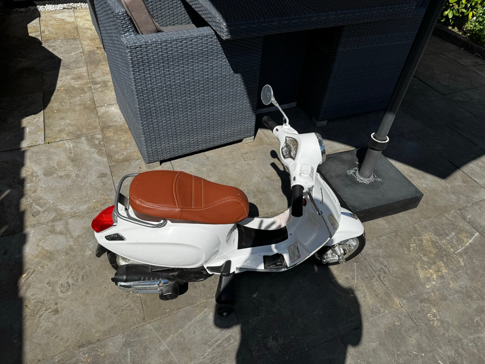 Elektrische Vespa voor kinderen met geluid en licht, Ophalen of Verzenden, Gebruikt