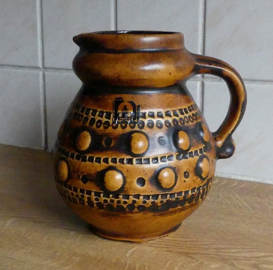Jasba Antik? vintage vaas West-Germany bruin reliëfdecor, Gebruikt, Bruin, 16 cm, Ophalen of Verzenden