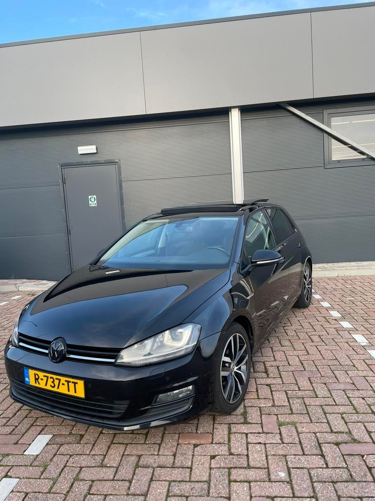 Volkswagen Golf 1.4 TSI 90KW DSG 2014 Zwart, Auto's, Bluetooth, 4 cilinders, 1395 cc, 630 kg