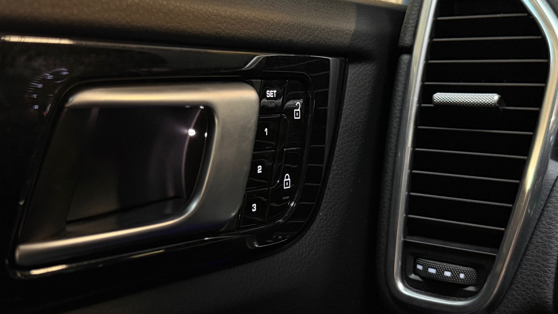 Foto 26 van Porsche Cayenne Coupé 3.0 E-Hybrid PANO|BOSE|SOFTCLOSE|SPOR