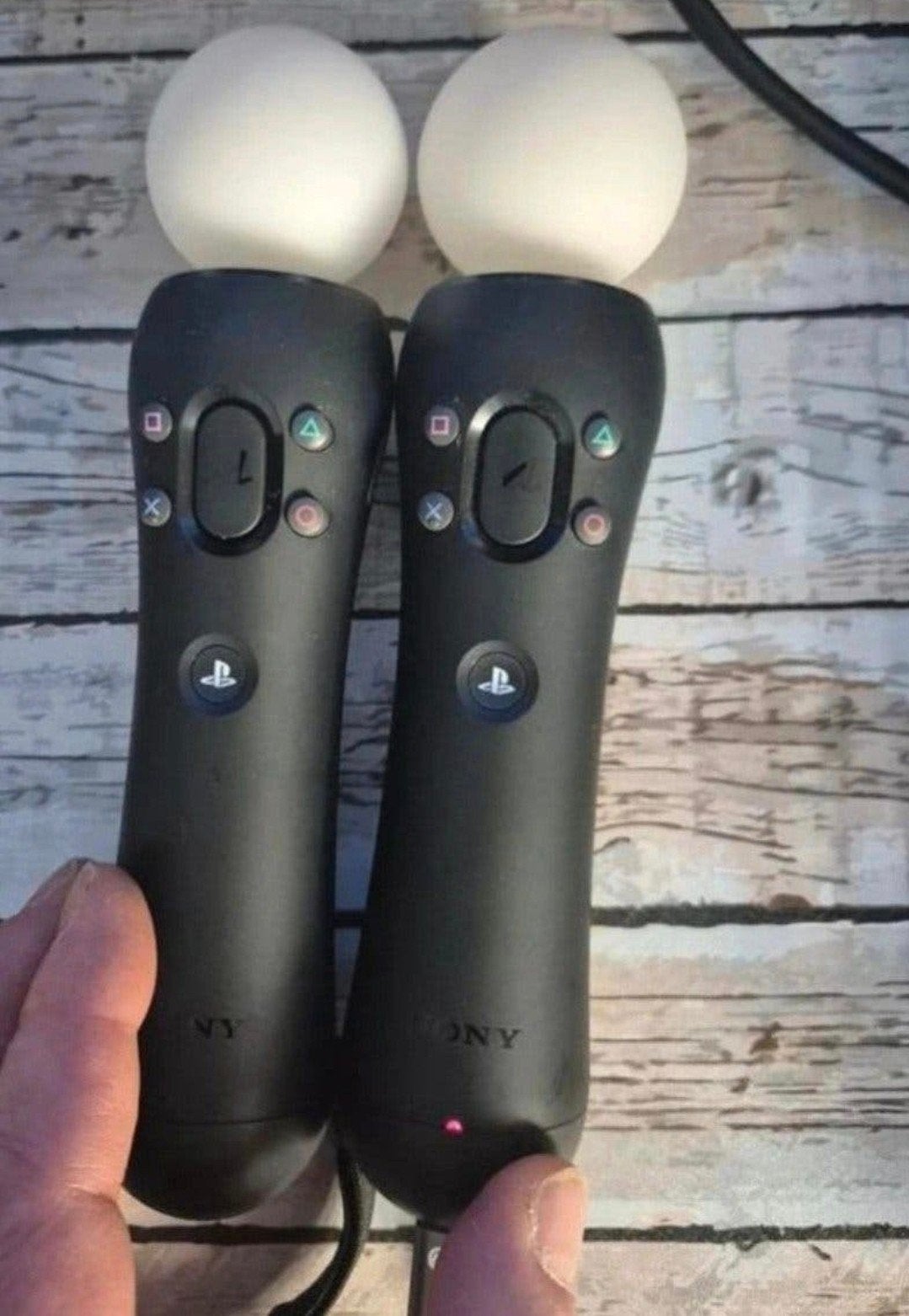 V2 move controllers + laadkabel voor ps4 , ps3
Kijk naar mij, 3 spelers of meer, Ophalen of Verzenden, Zo goed als nieuw, Vanaf 3 jaar