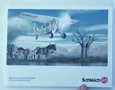 Schleich catalogus met smurfen, dieren , dinosaurussen 2010, Verzenden, Zo goed als nieuw, Schleich catalogus met smurfen, Catalogus