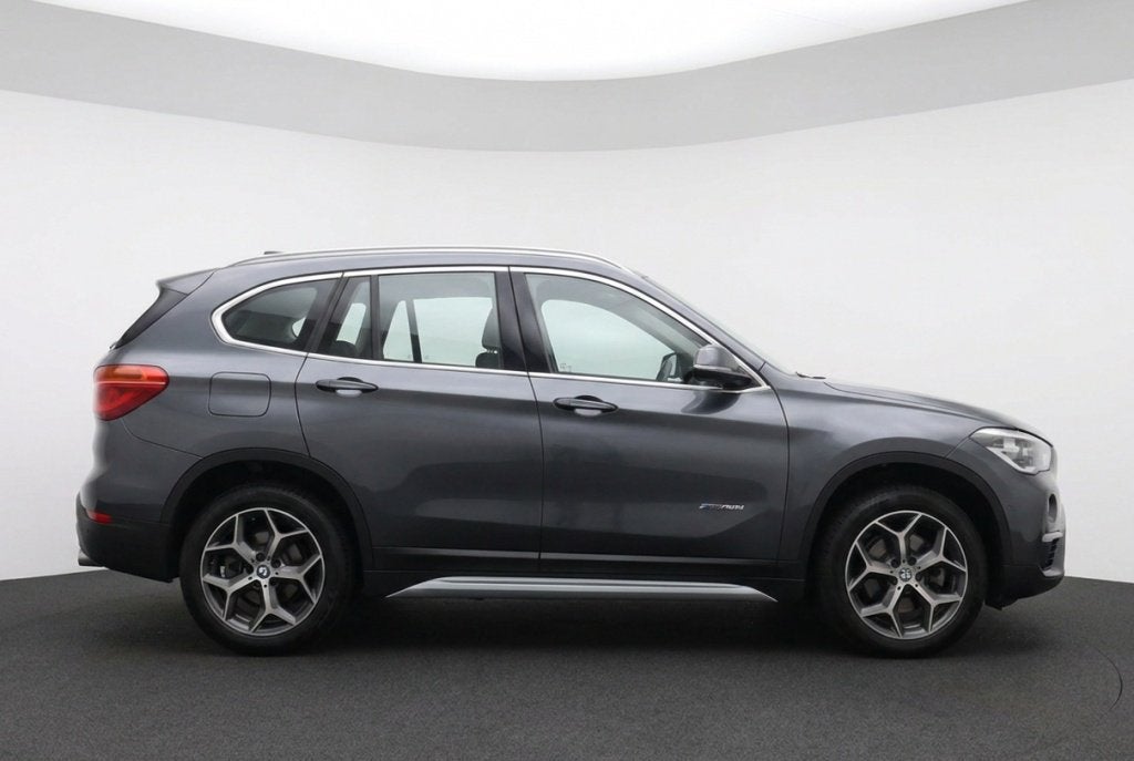 BMW X1 sDrive20i Orange Edition 192PK Panorama dak | Leder |, Auto's, 1998 cc, Bedrijf, SUV of Terreinwagen, 84 €/maand