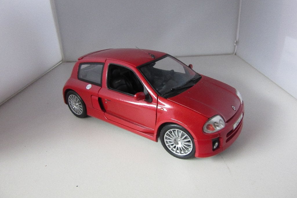 Renault Clio V6 1;18, Hobby en Vrije tijd, Ophalen of Verzenden, Zo goed als nieuw, Auto, Overige merken