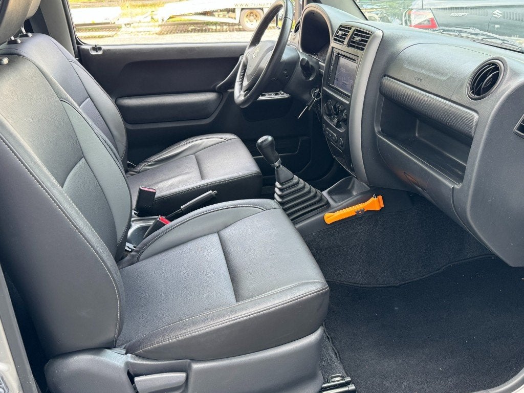 Suzuki JIMNY 1.3 Exclusive 4x4 Airco/Leder/Trekhaak/Camera a, Auto's, 86 pk, Euro 6, Met garantie (alle), 4 stoelen