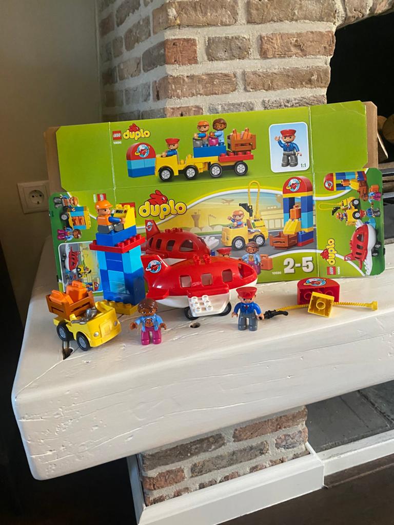 LEGO Duplo Vliegveld 10871 met doos en figuren, Overige thema's, Ophalen of Verzenden, Zo goed als nieuw, Compleet
