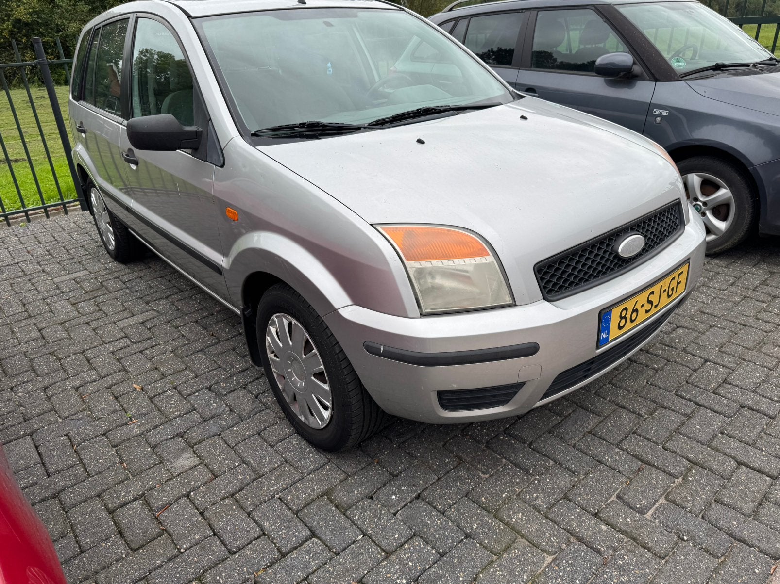 Ford Fusion 1.4 16V 2006 Grijs Apk juni 2027, Auto's, Voorwielaandrijving, 15 km/l, 49 €/maand, Origineel Nederlands