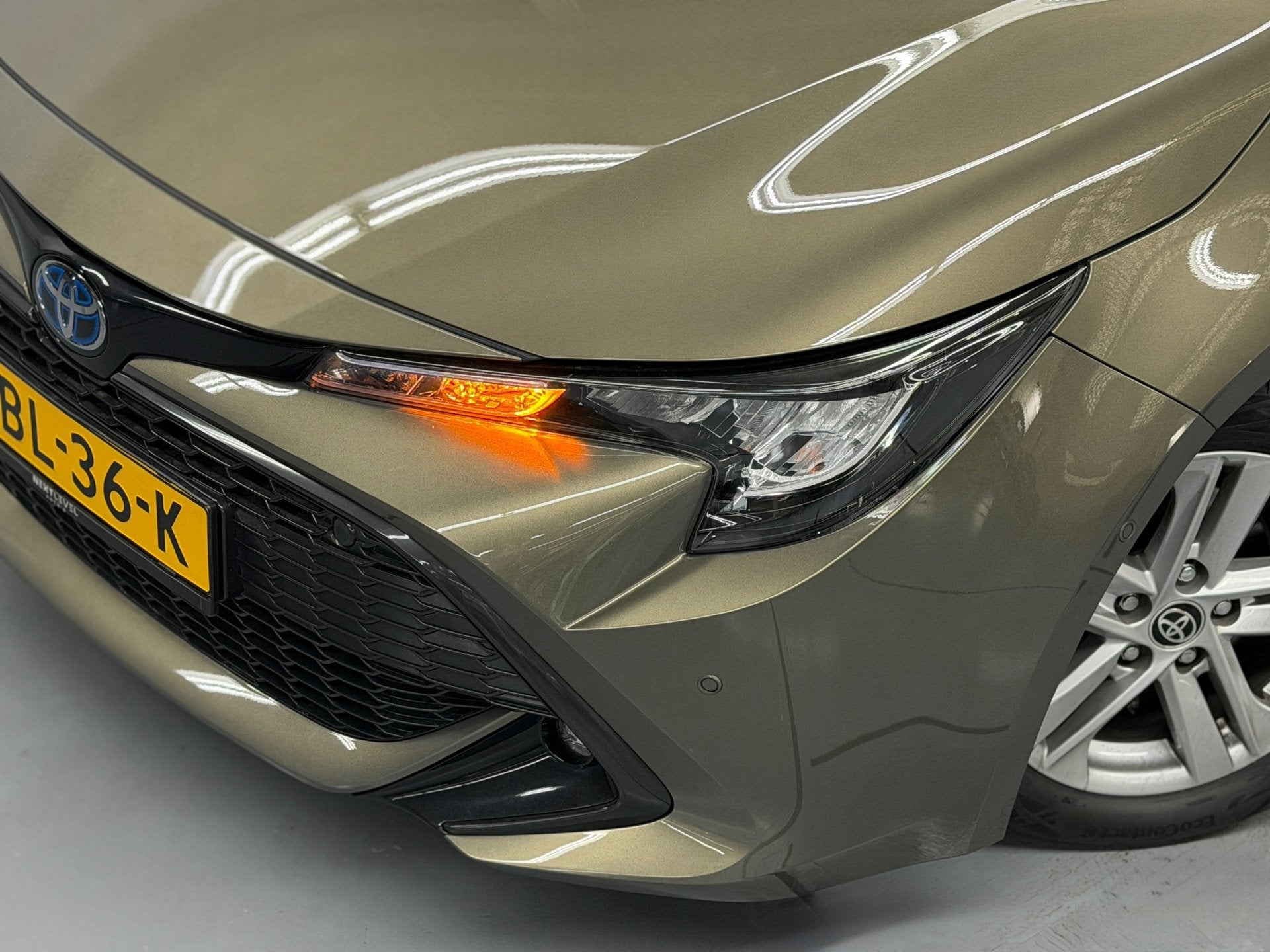 Toyota Corolla 1.8 Hybrid Active Camera Stoelverwar Dealeron, Auto's, Dealer onderhouden, Gebruikt, 4 cilinders, 23 km/l