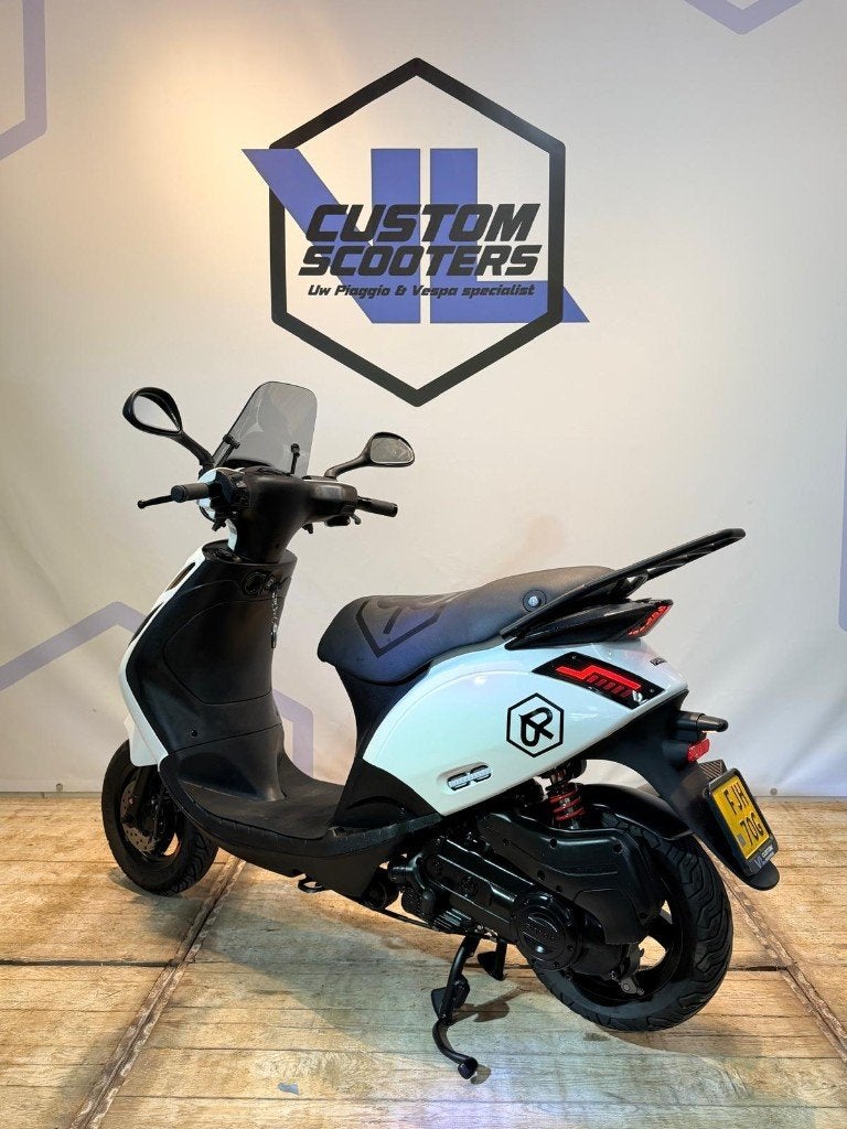 Piaggio Zip iget E5 2022 80cc 45km brom Mlaossi full option, Fietsen en Brommers, Zip, Ophalen of Verzenden, Zo goed als nieuw