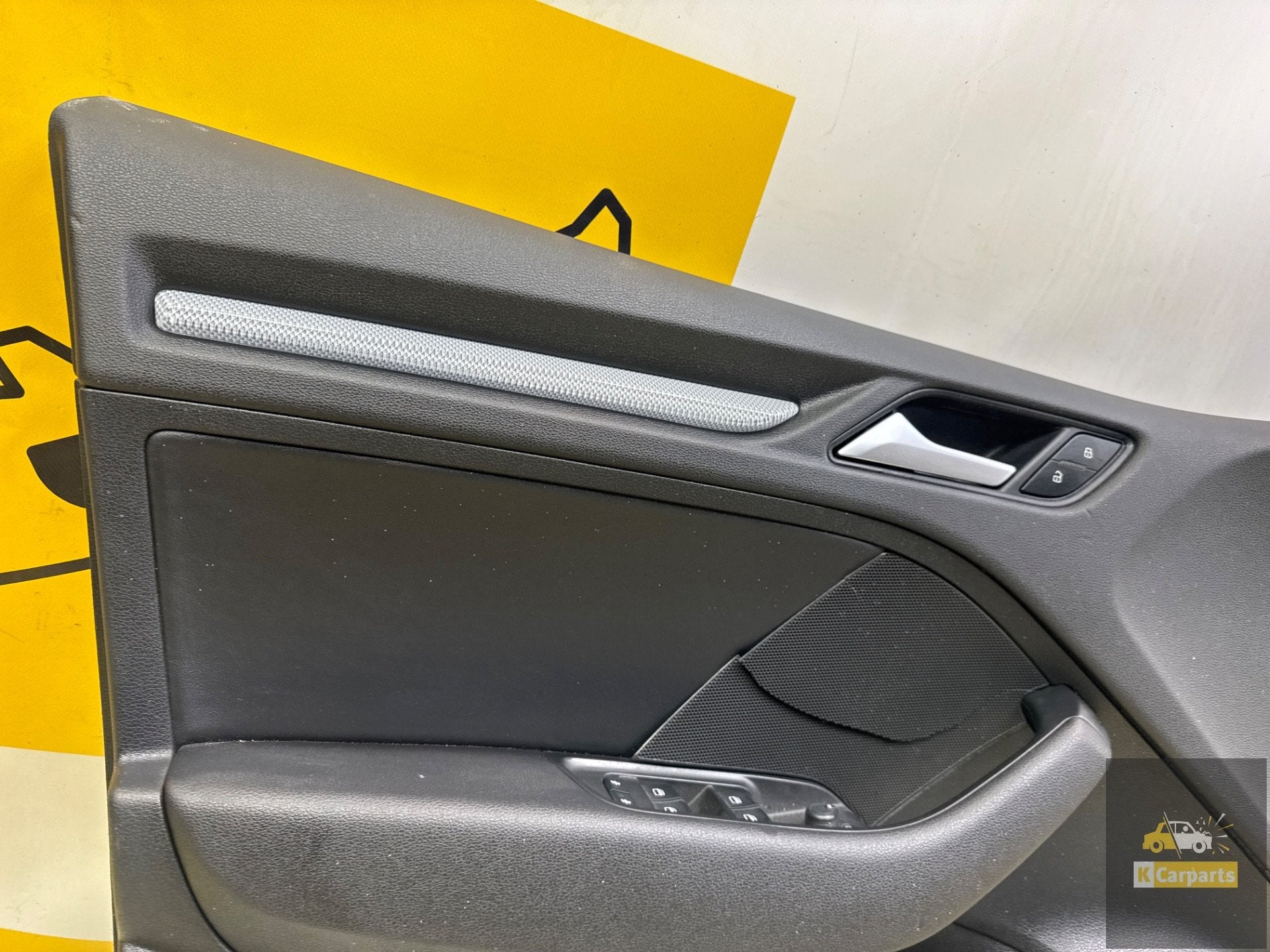 Deur bekleding AUDI A3 S3 RS3 Links voor portier 8V4867105, Gebruikt, AUDI AG, Auto-Union-Strasse 1
85045  Ingolstadt, DE, Kundenbetreuung@audi.de