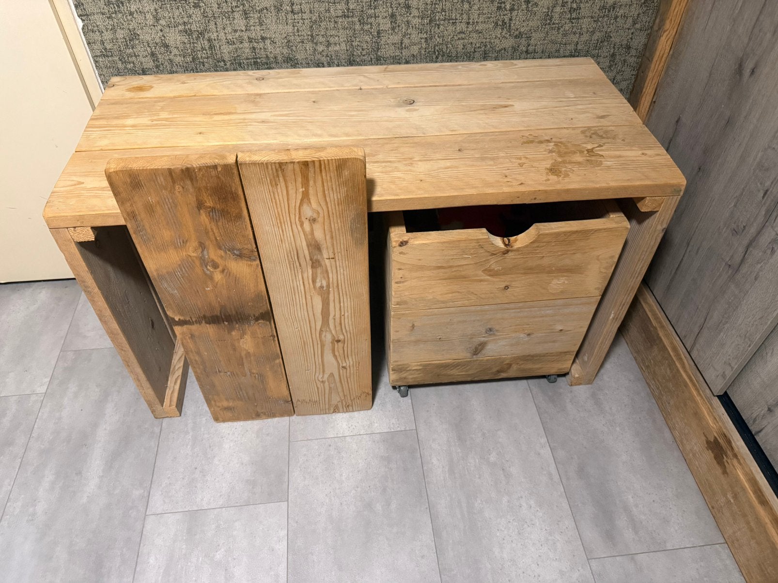 Kinder speelbureau, Kinderen en Baby's, Kinderkamer | Tafels en Stoelen, Ophalen, Zo goed als nieuw, Tafel(s) en Stoel(en)