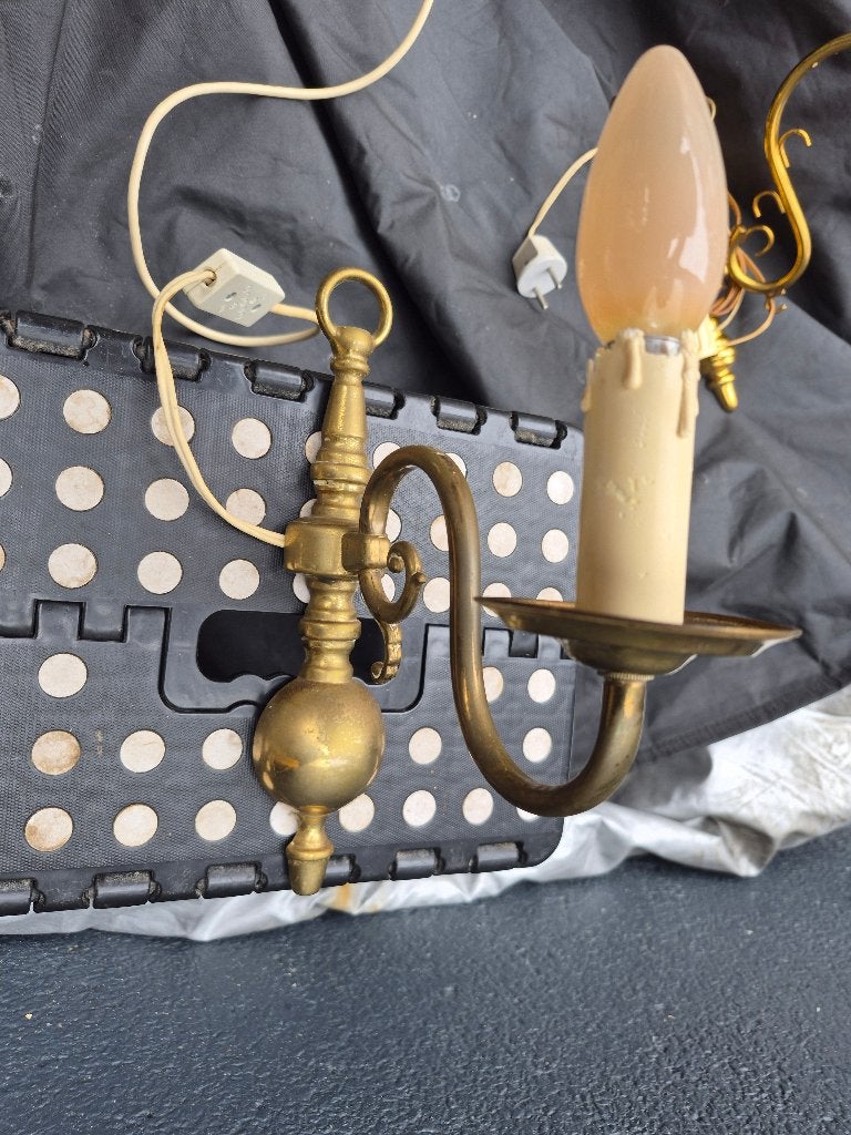 Klassieke, koperen wandlamp in een antieke oud-Hollandse, Ophalen, Gebruikt, E14 (klein), Goud