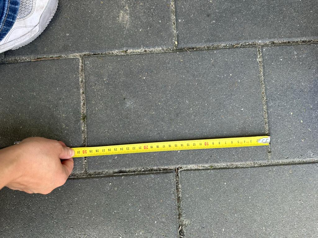 GRATIS: Gebruikte betonnen klinkers, Tuin en Terras, Gebruikt, Klinkers, Ophalen of Verzenden, 10 m² of meer