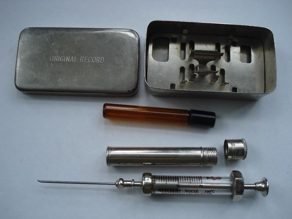 vintage injectiespuit Aesculap Isocal in doosje, Ophalen